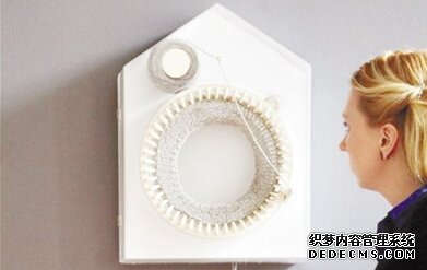 用时钟为爱织一条围巾